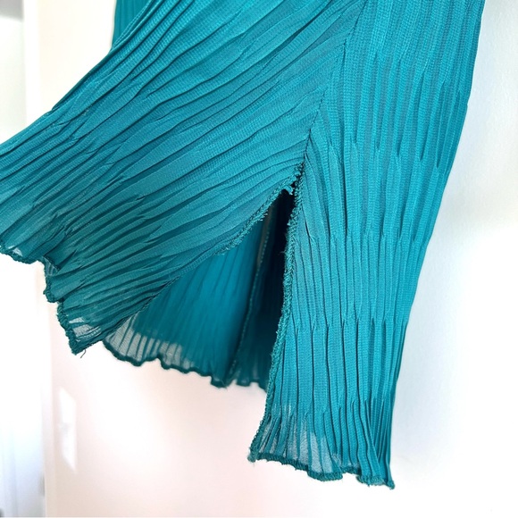 Urban Outfitters Textured Plisse Blouse Sz S NWT Green Light Split Hem 0161 - Picture 8 of 8